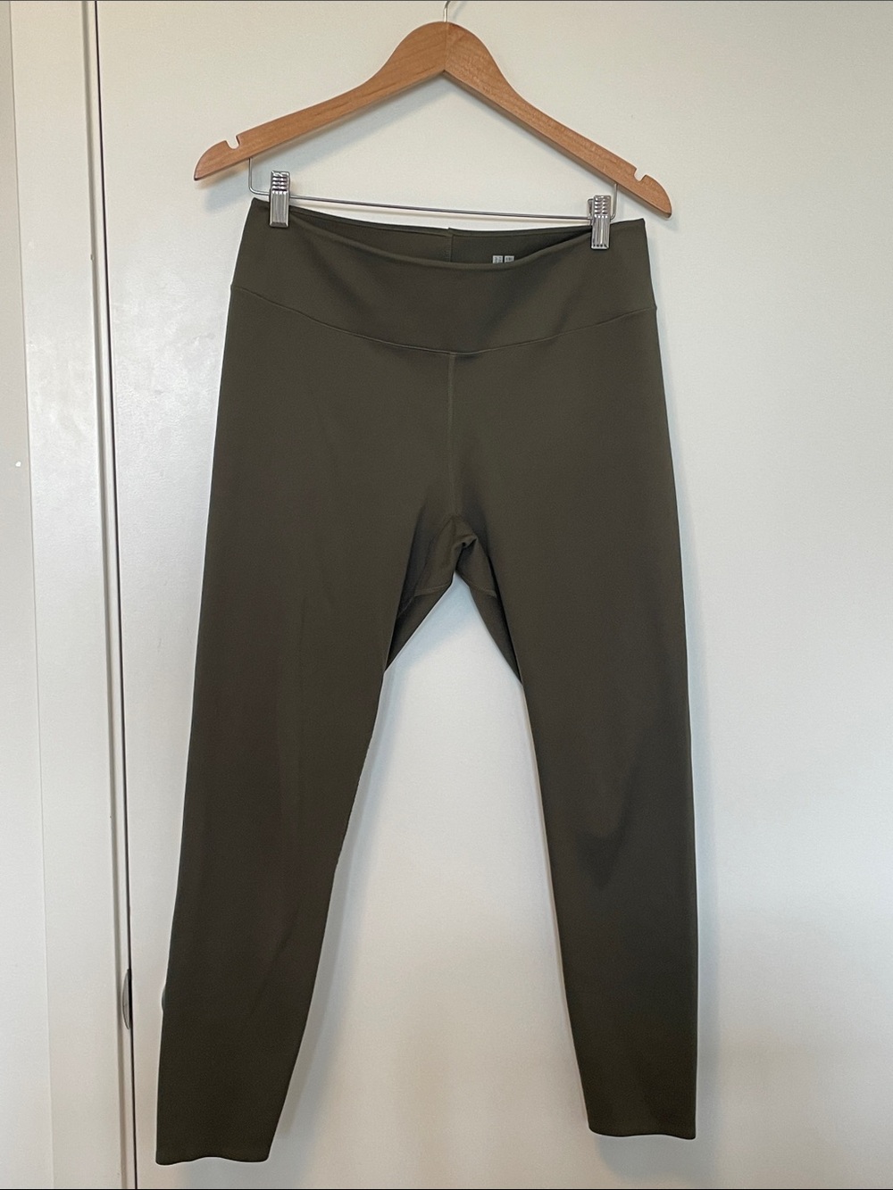 💫UNIQLO Olive Green Leggings